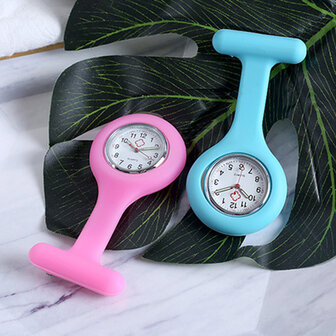 Kleurrijke schattige verpleegster horloges milieu siliconen vouwsluiting waterdicht quartz horloge