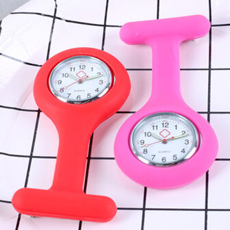 Kleurrijke schattige verpleegster horloges milieu siliconen vouwsluiting waterdicht quartz horloge